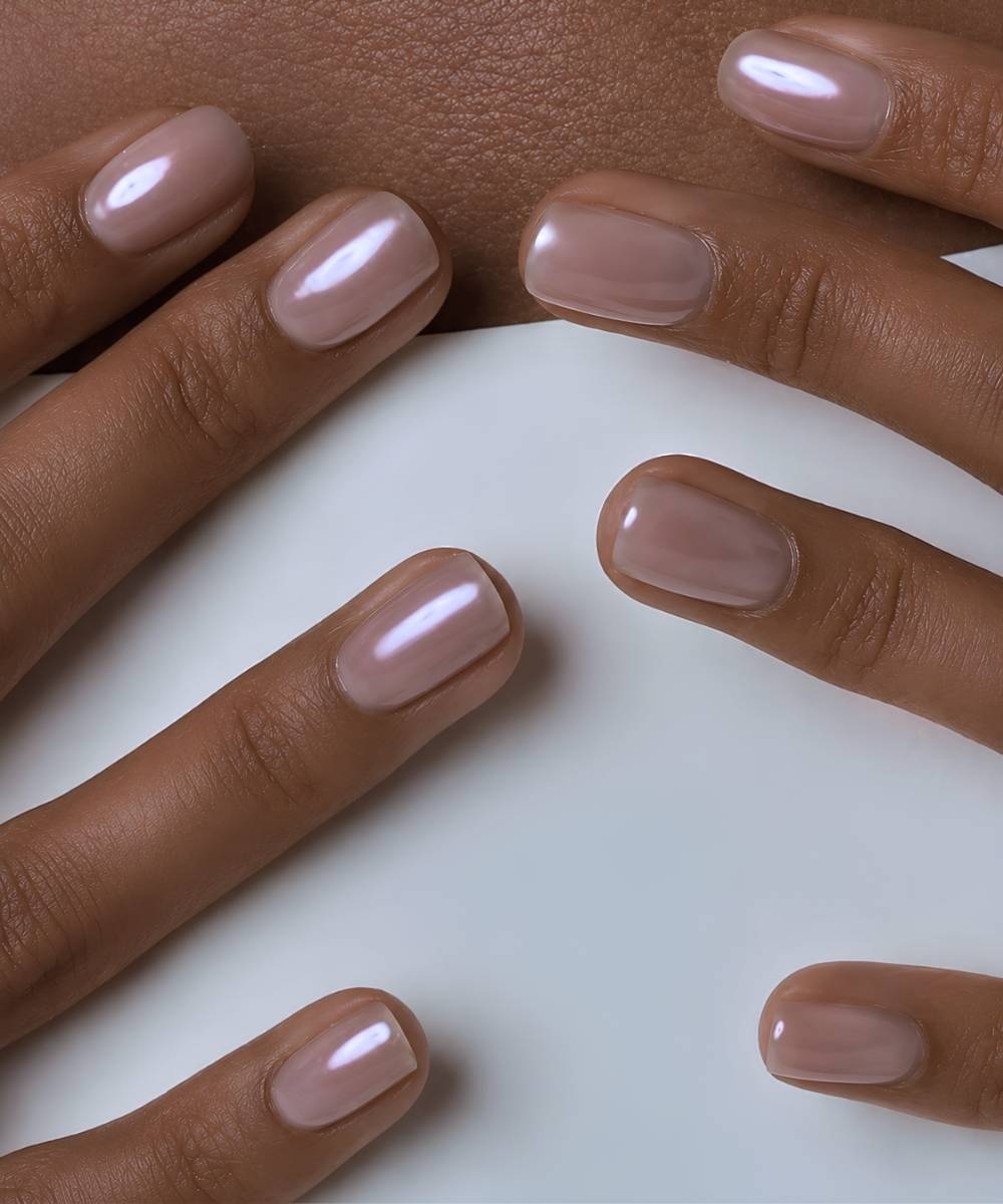 Kurze neutrale Chrome Naegel