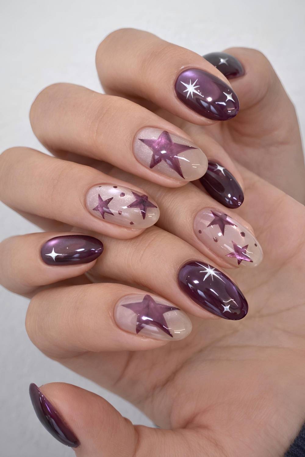 Lila Cat Eye Naegel mit Sternen