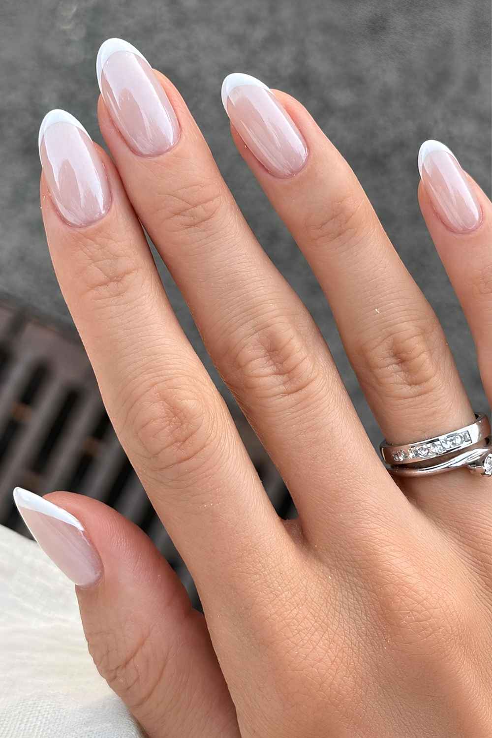 Milchige Chrome French Naegel
