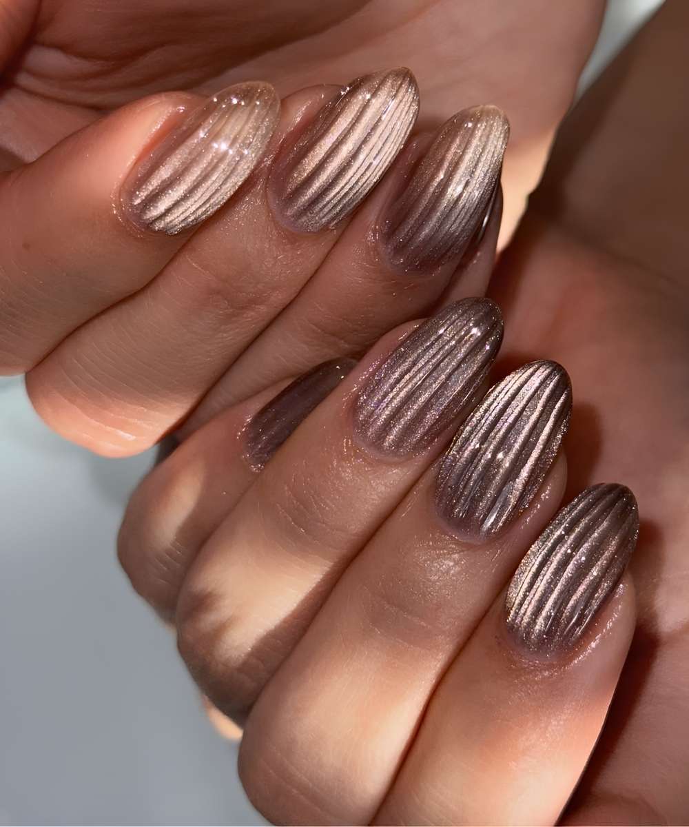 Neutrale Mocha Ribbed Glass Naegel