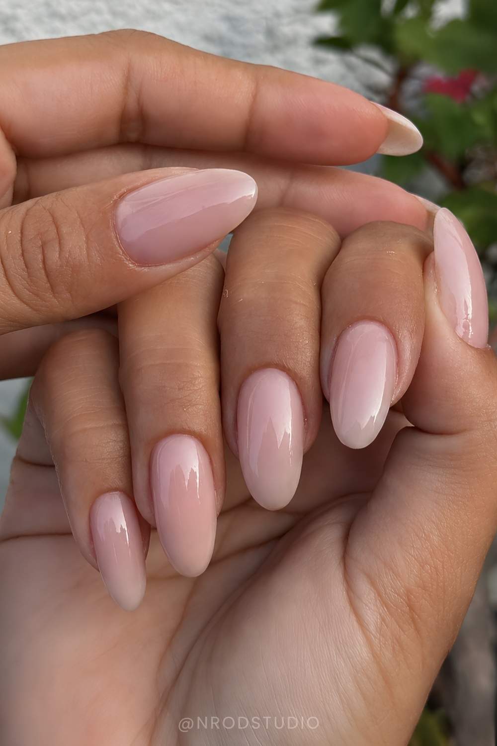 Neutrale Rosa Mandelmanikuere