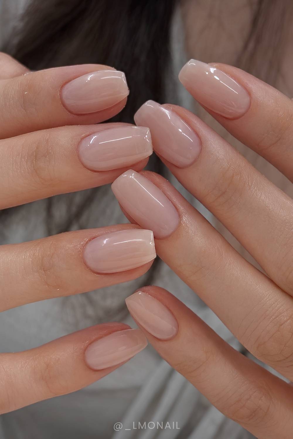 Neutrales Transparentes Nageldesign