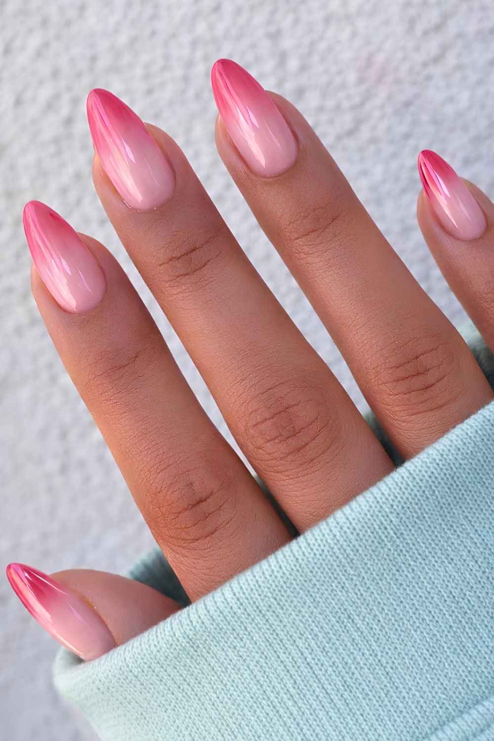 Ombre Manikuere in zwei Rosatoenen