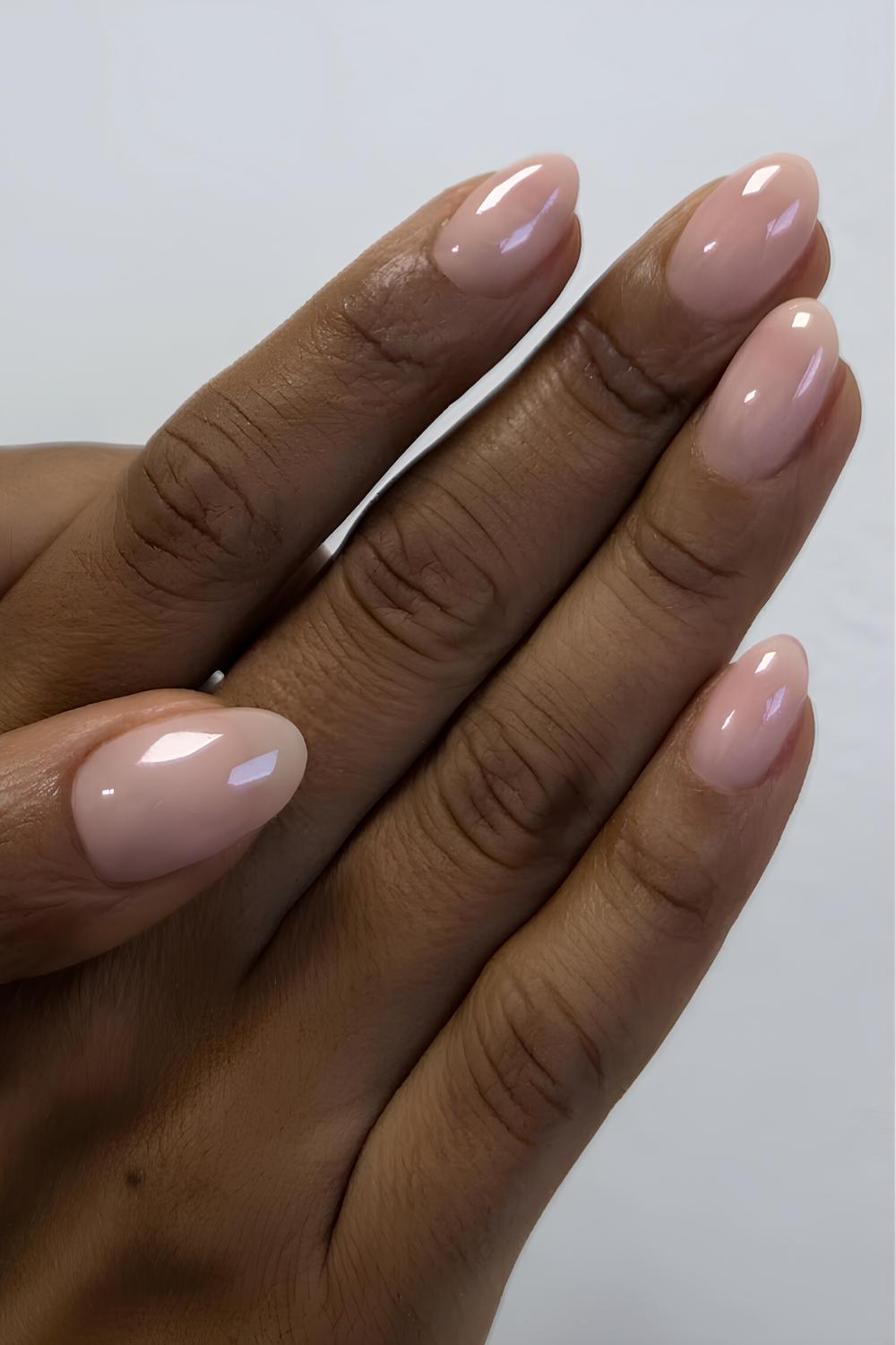 Ovale rosa Nude Manikuere