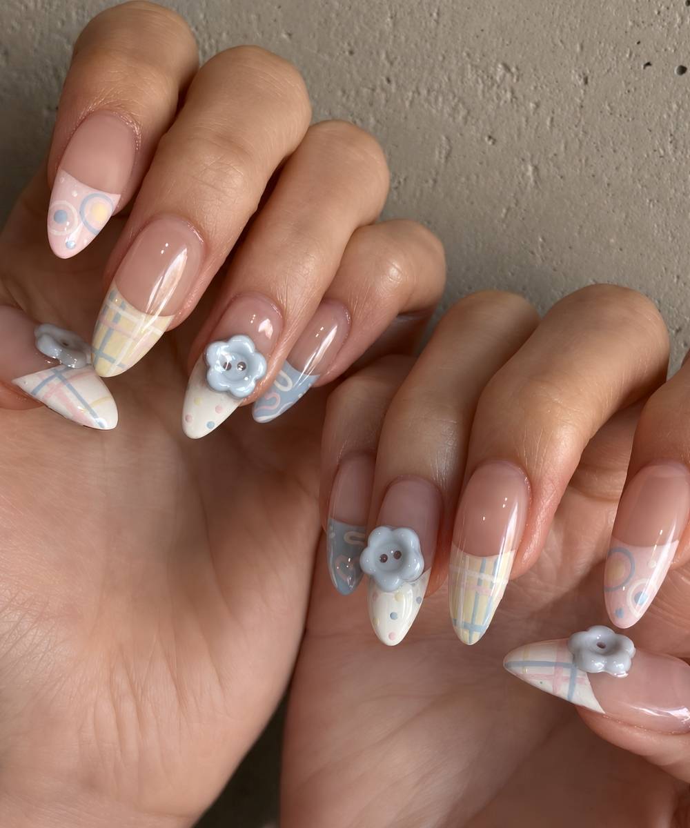 Pastell French Naegel mit 3D Knopfdesign