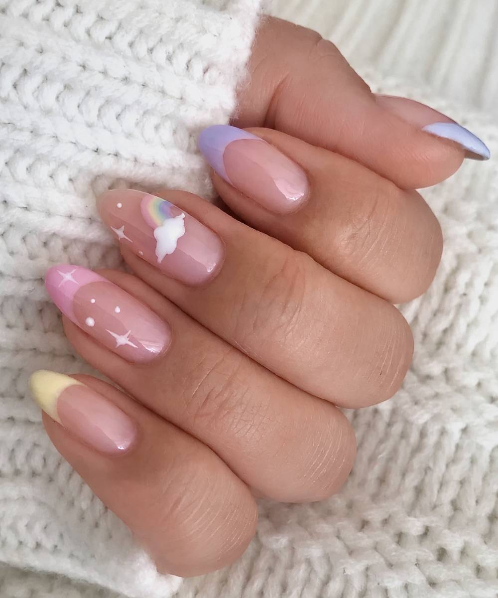 Pastell Skittle French Manikuere mit Wolken und Sternen