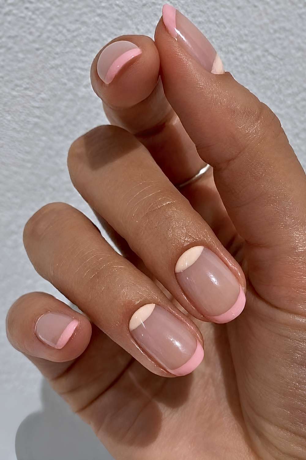 Rosa French Nagel mit Half Moon Akzenten