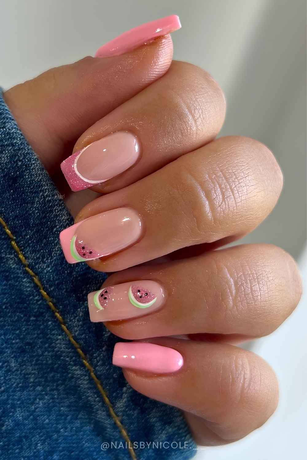 Rosa Naegel mit Glitzer und Mini Wassermelonen