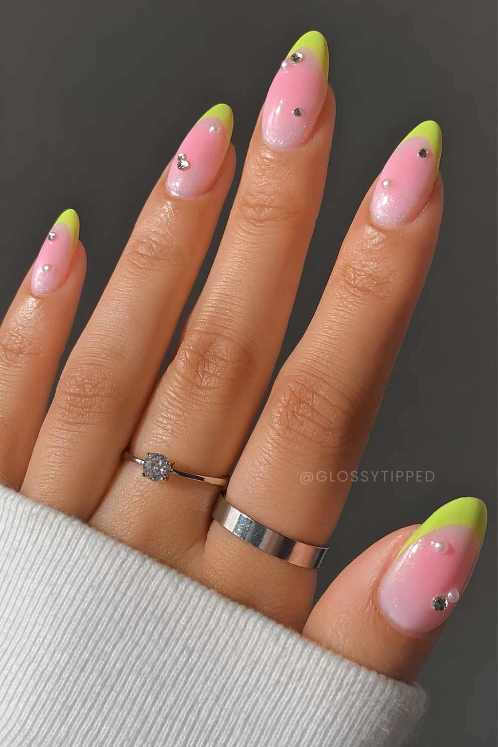 Rosa gruene Wassermelonen French Naegel mit Strass