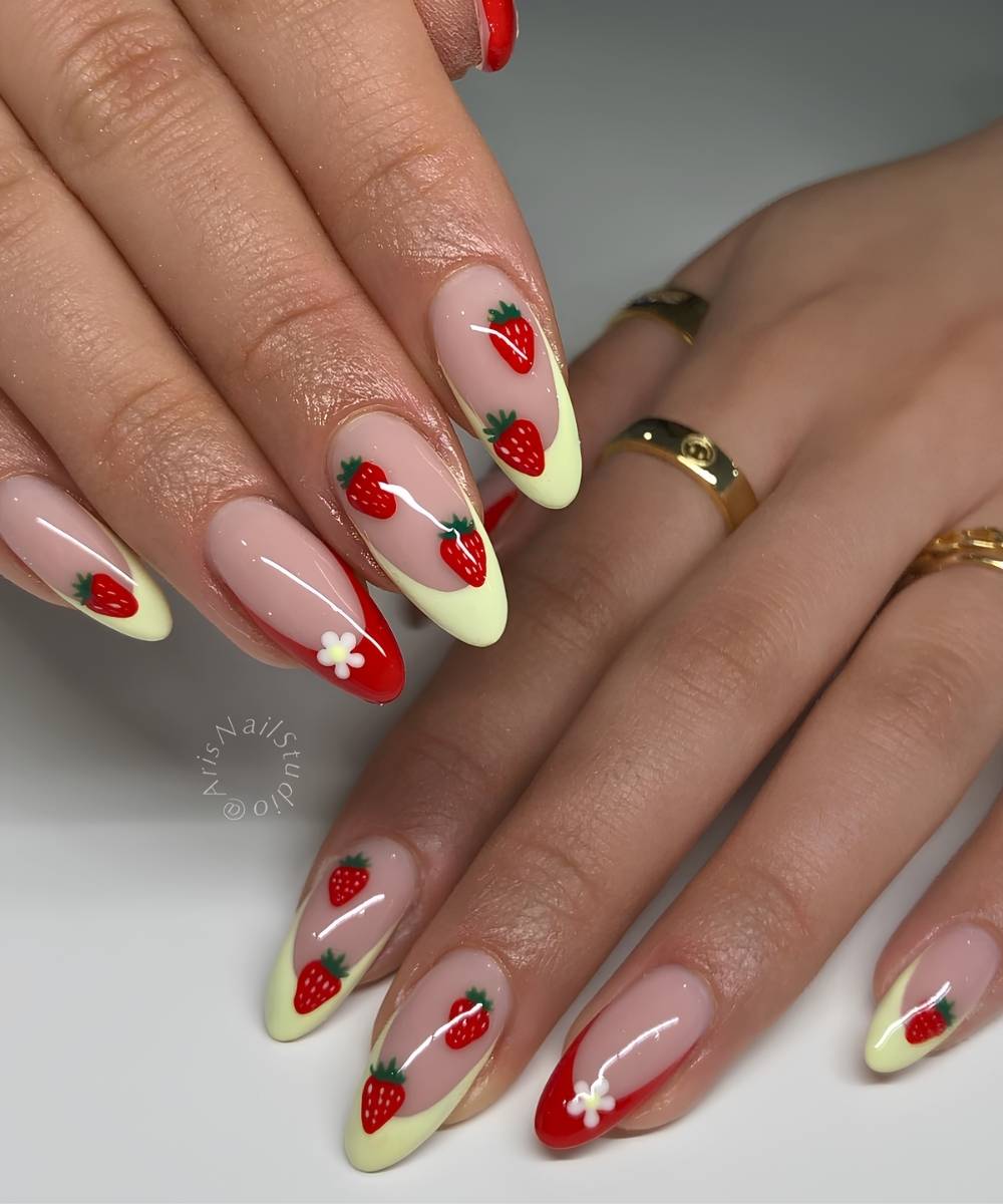 Rote und gelbe French Naegel mit Erdbeer Nail Art
