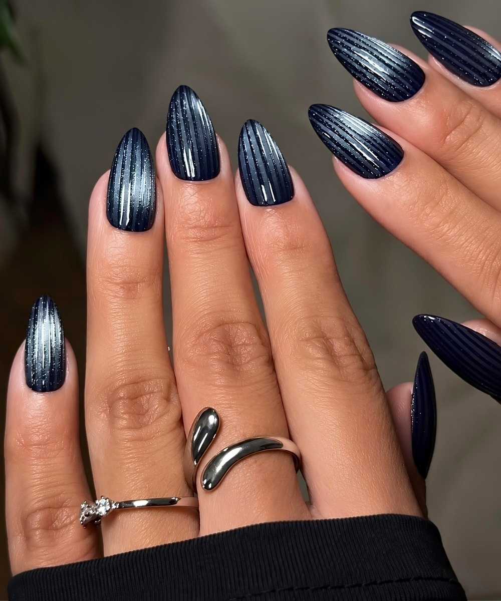 Schwarze Ribbed Glass Naegel