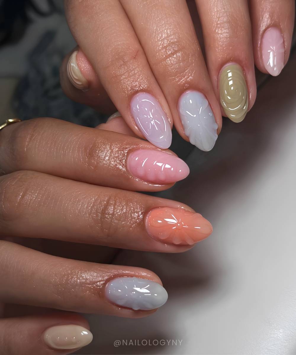 Skittle Naegel mit klaren Gel Details