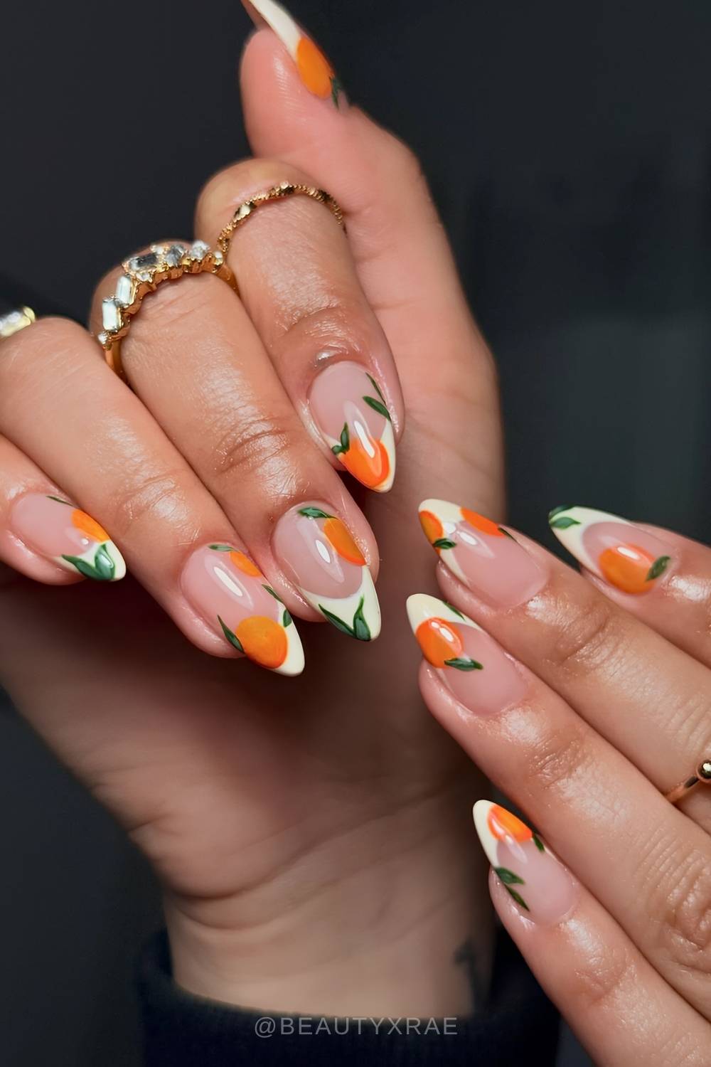 Vanille french manikuere mit orangenmotiven