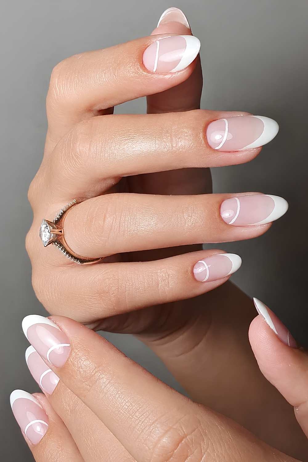 Weisse French Nagel mit Half Moon Konturen