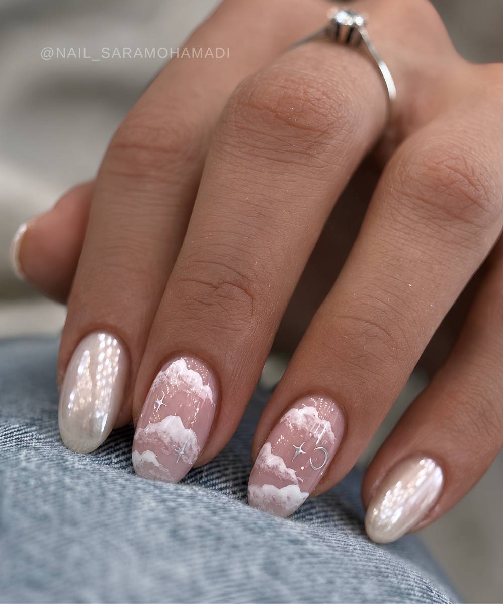 Weisse Perlmutt Chrome Naegel mit Wolkenmotiv
