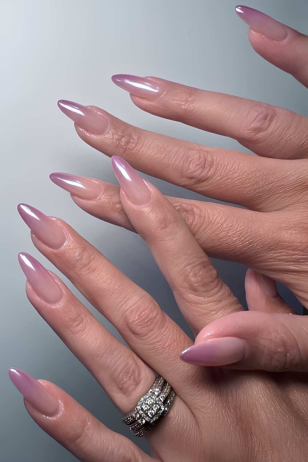 Zarte lila Chrome Ombre Naegel