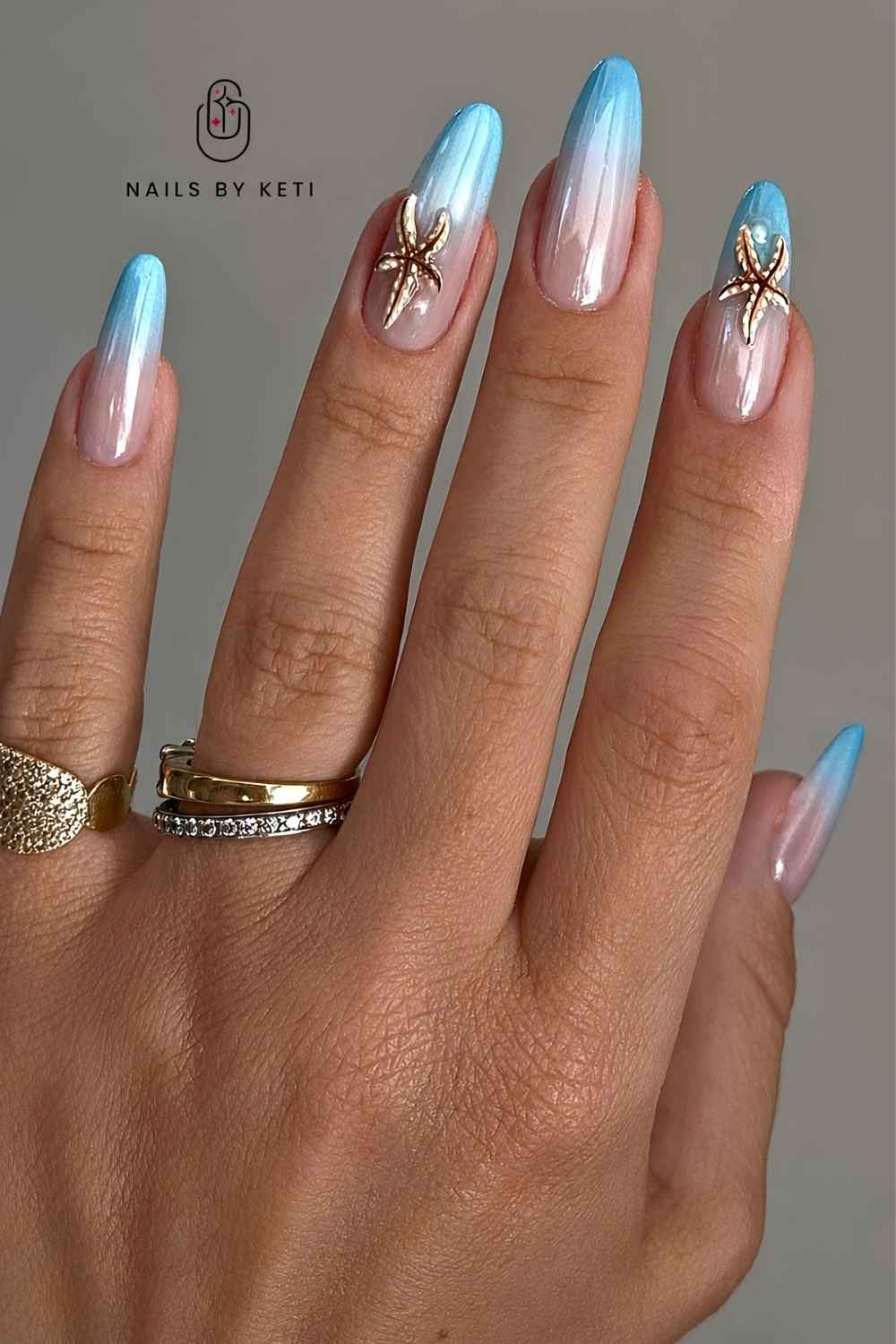 Blaue Chrome Ombre Naegel mit Seestern