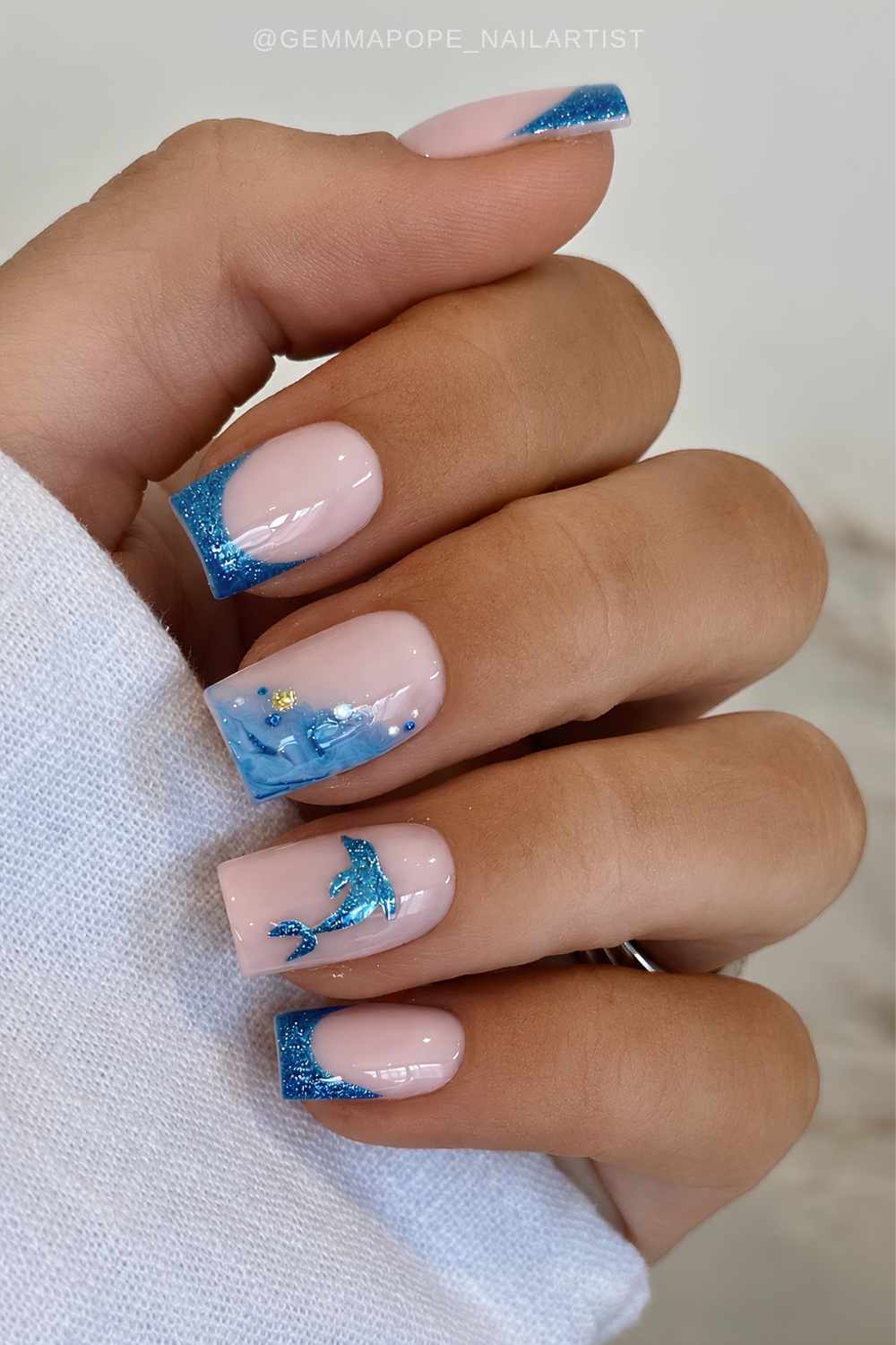 Blaue French Naegel mit Meeresmotiven