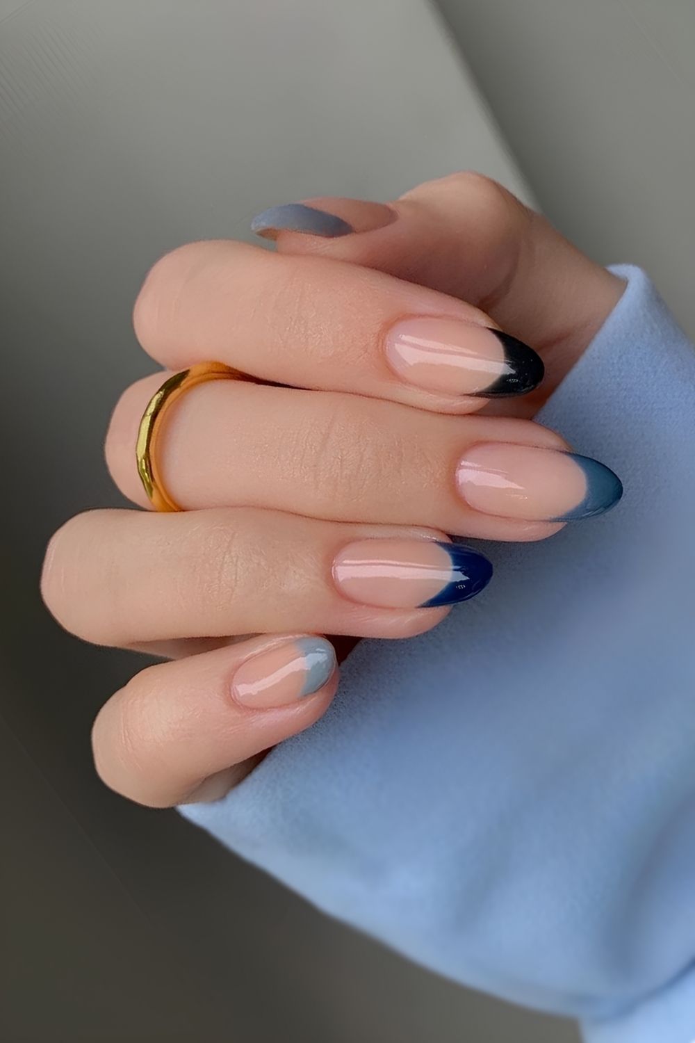 Blaue French Nails mit Farbverlauf