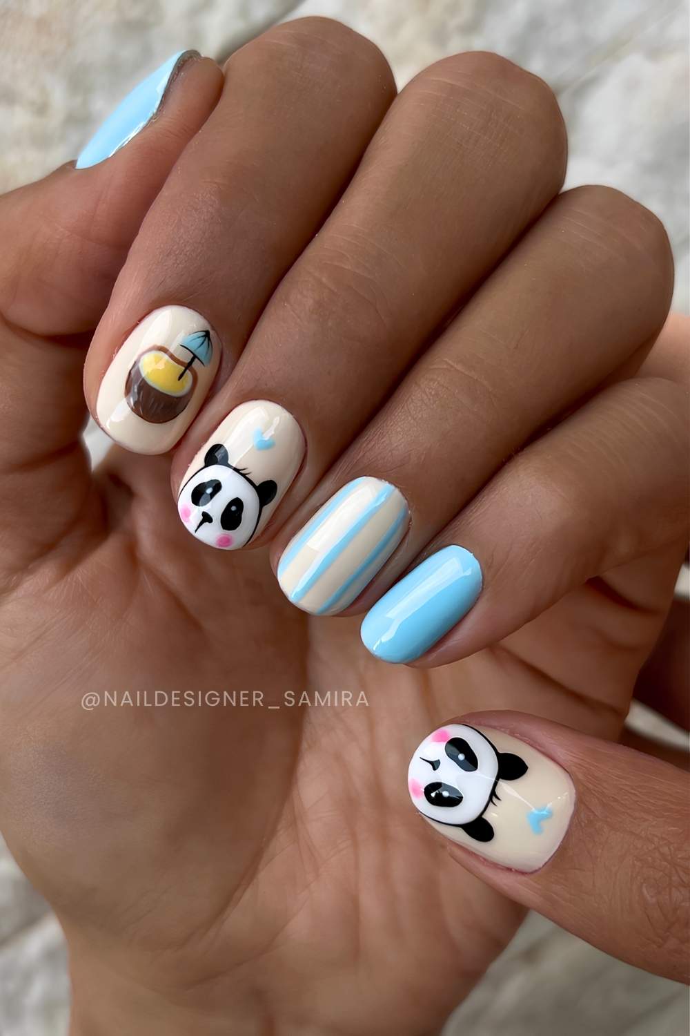 Blue und Vanille Naegel mit Panda Motiv