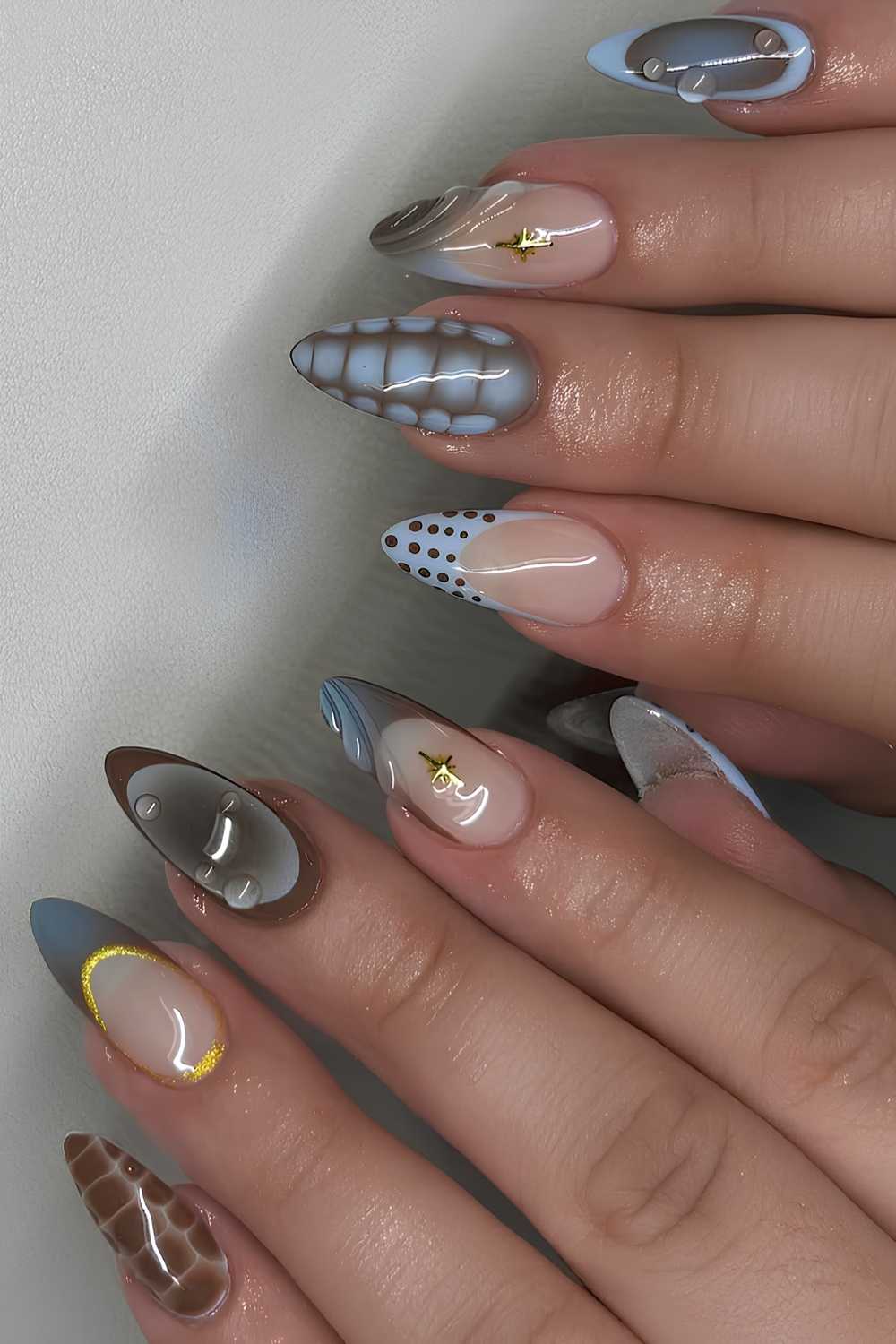 Braun blaue Mix and Match Mani