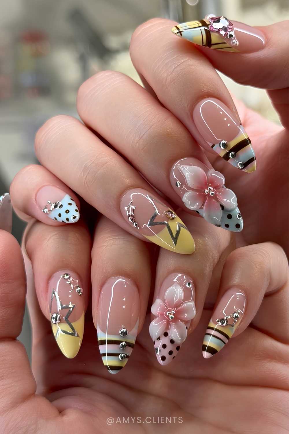 Bunte Sommernaegel mit Mustermix und 3D Details