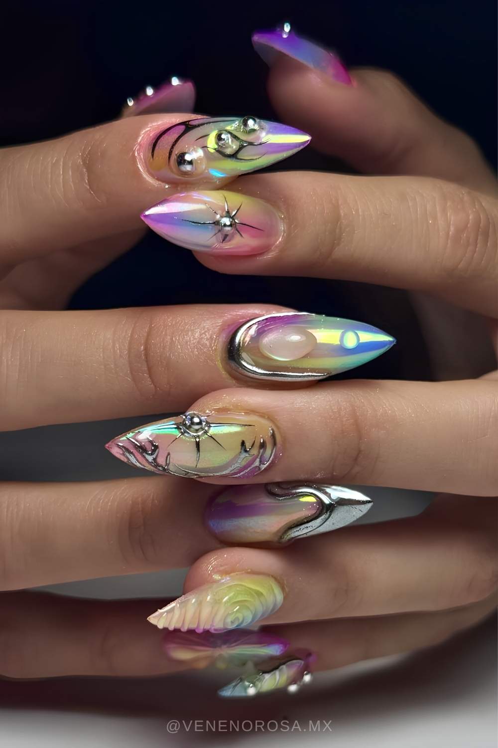 Bunte aurora naegel mit 3D details