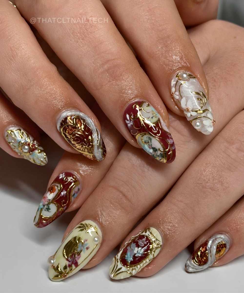 Burgunder und Vanille Naegel mit Barock Porzellan Look