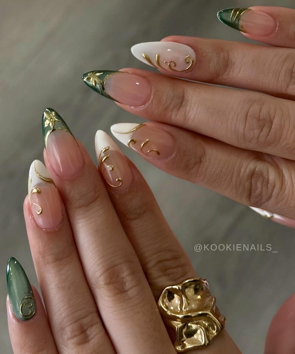 Dunkelgruene Cat Eye Naegel mit Weiss und Gold