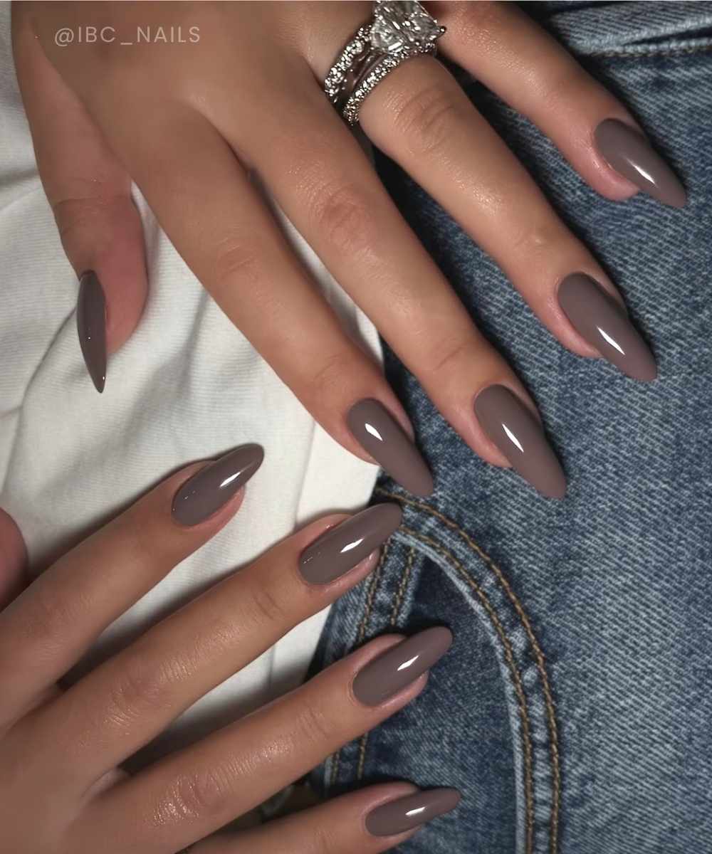 Dunkle Taupe Manikuere