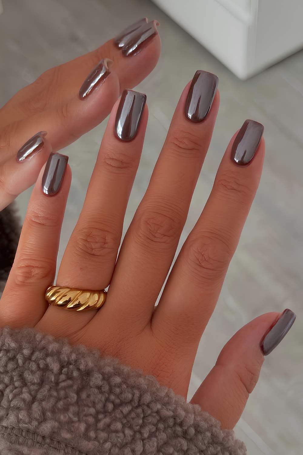 Eckige braune Chrome Naegel
