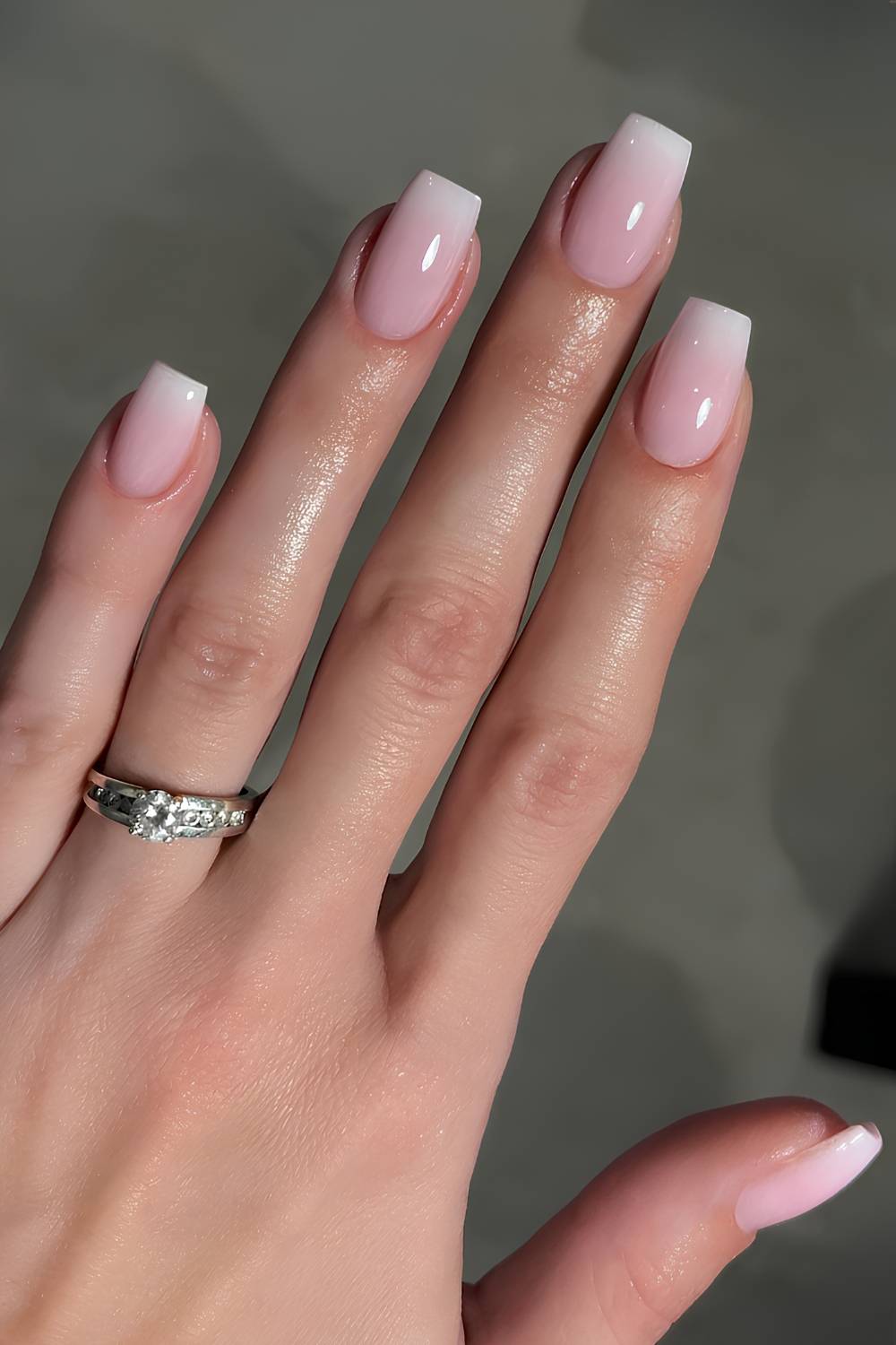 Eckige weisse Ombre Manikuere