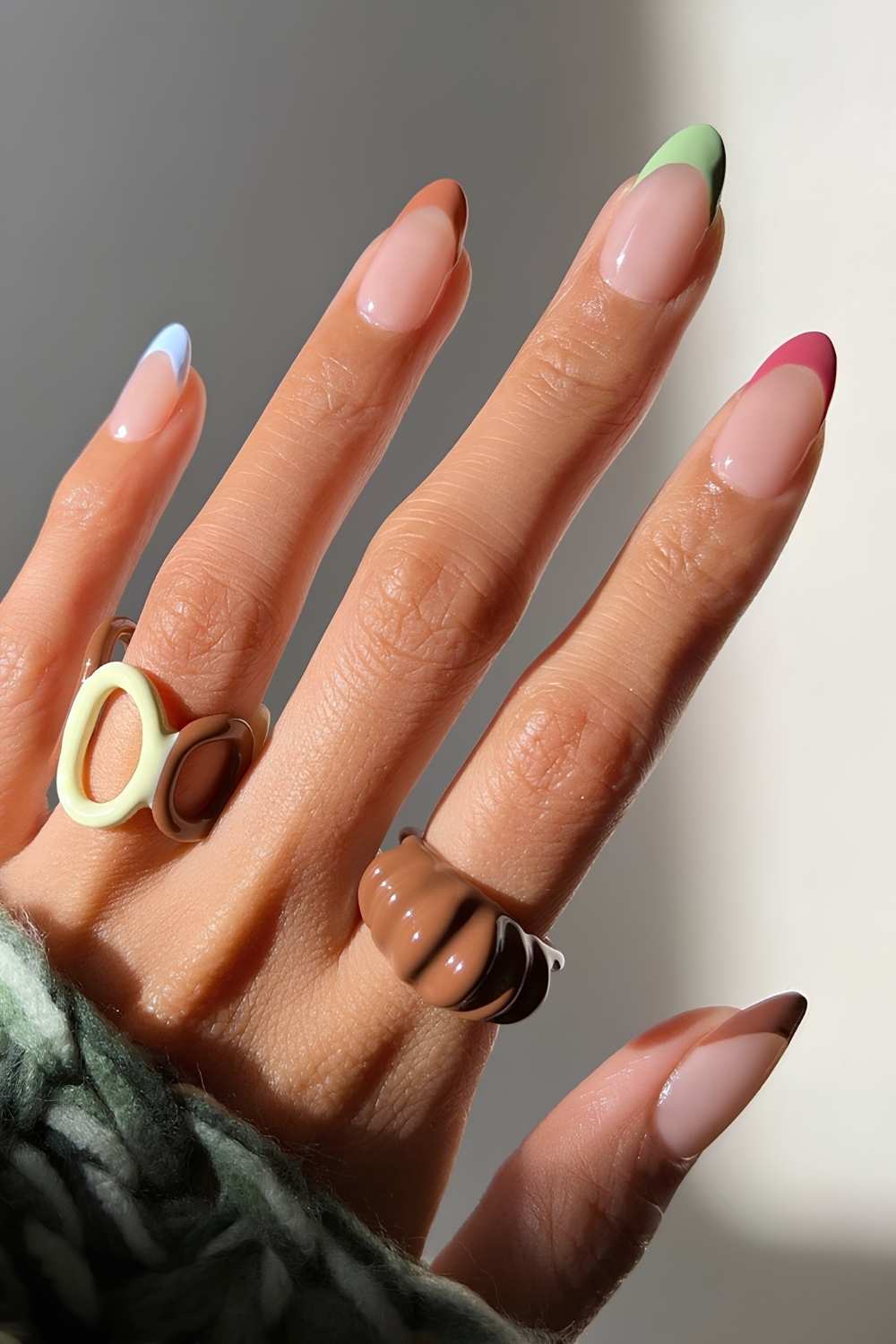 Gedeckte Skittle French Nails