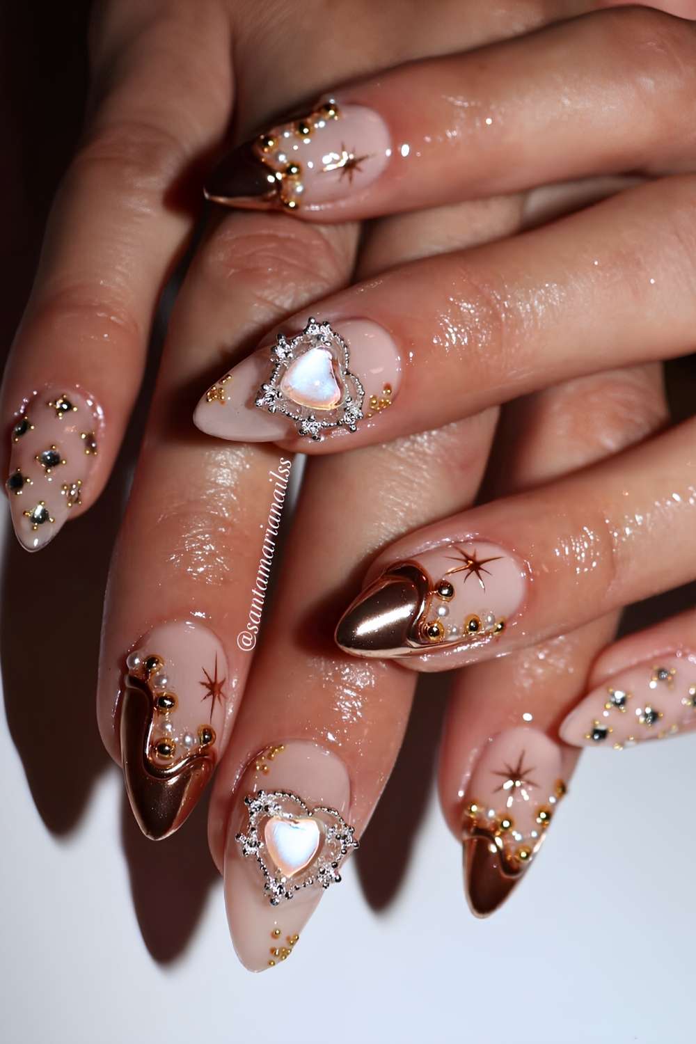 Goldene Chrome French Manikuere mit Strass