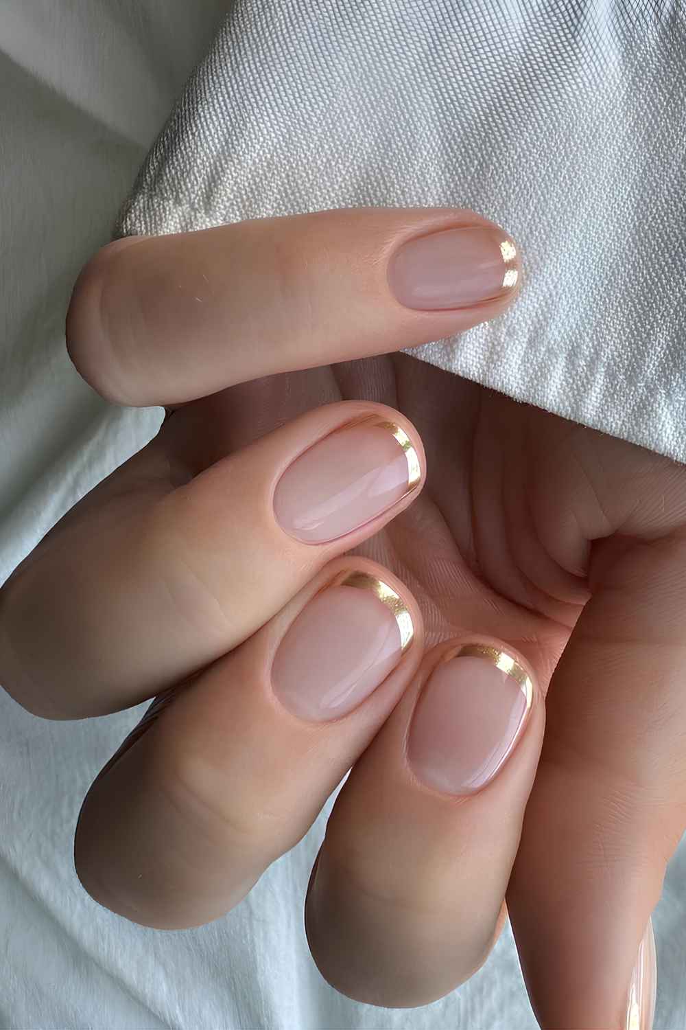 Goldene Micro French Manikuere