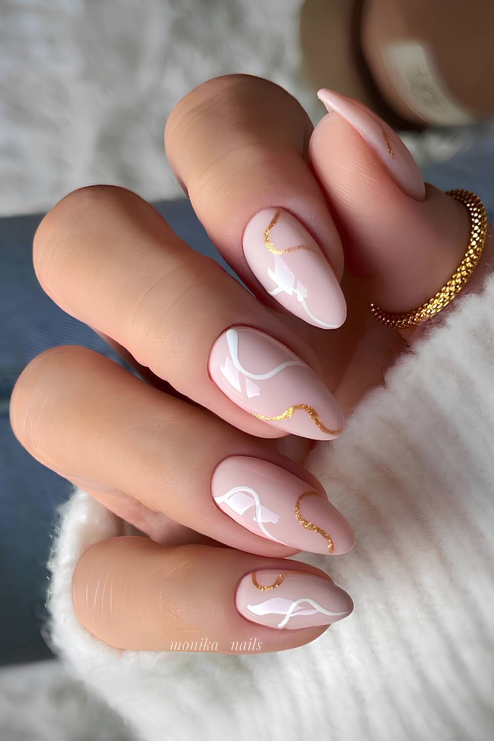 Hellrosa Naegel mit Weissen Glitzerwirbeln