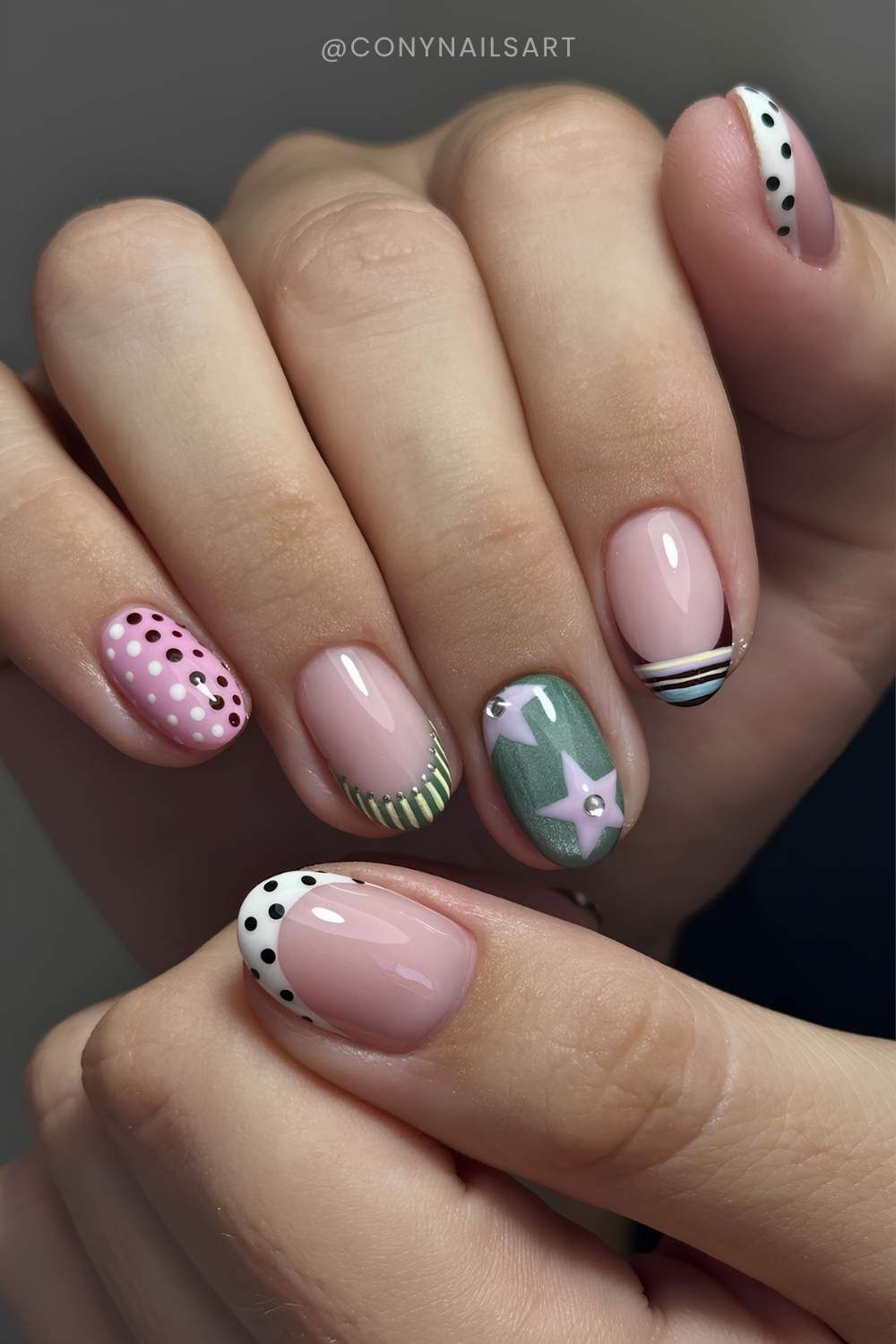 Kurze Mix and Match Naegel mit Mustern