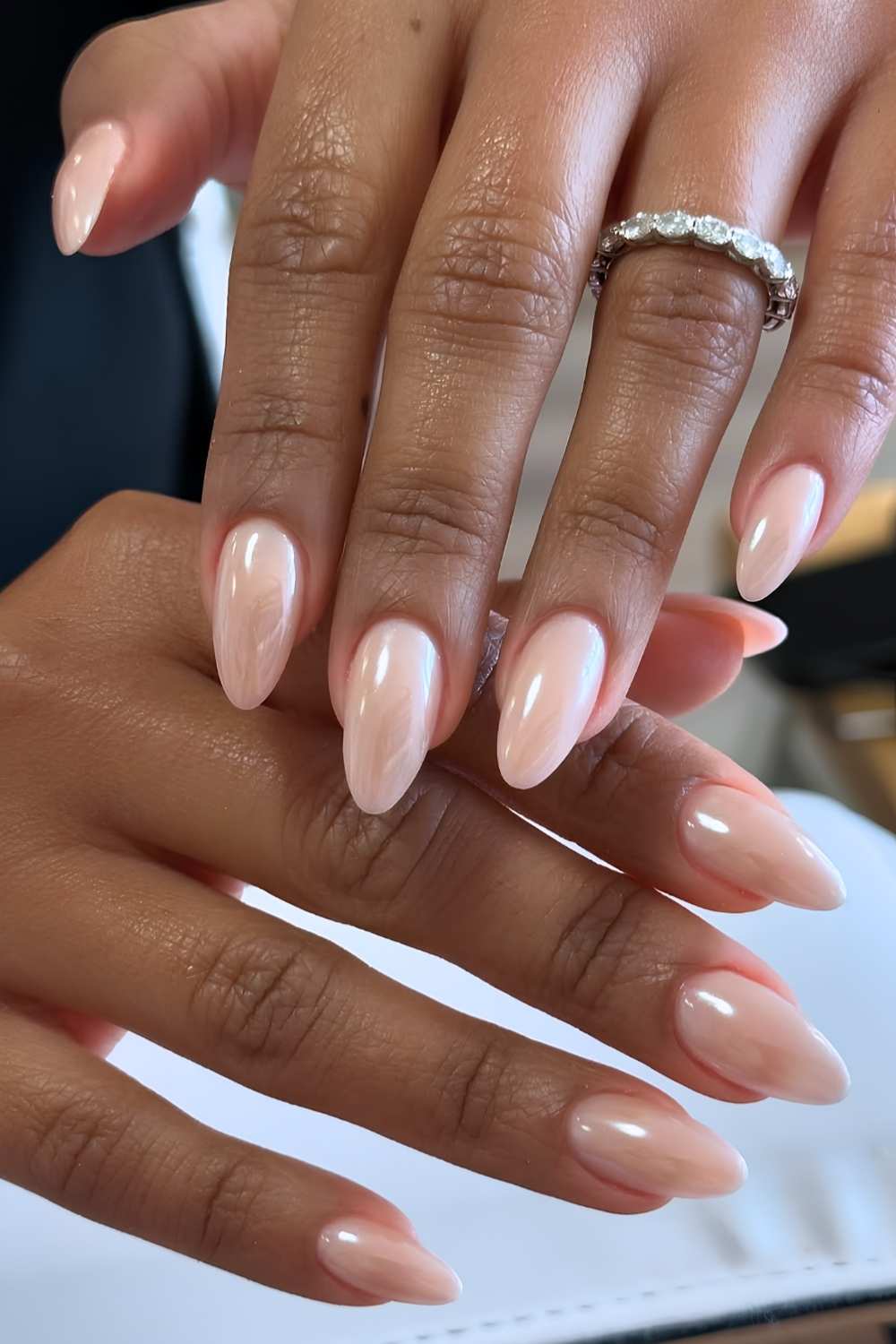 Neutrale beige Chrome Nails