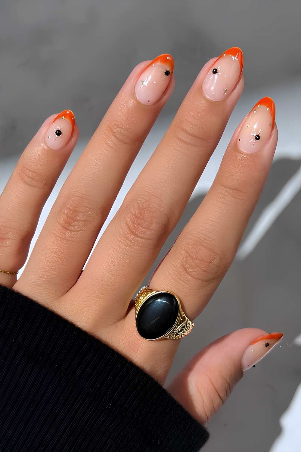 Orange French Nails mit Himmelsmotiven