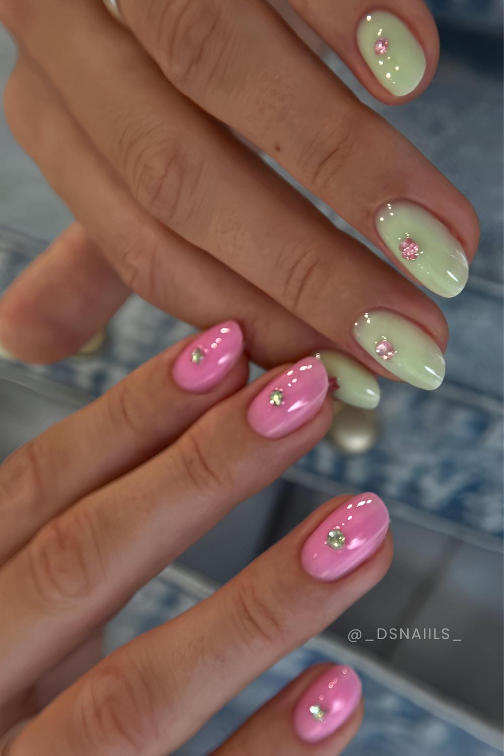 Pink gruene Manikuere mit Strass