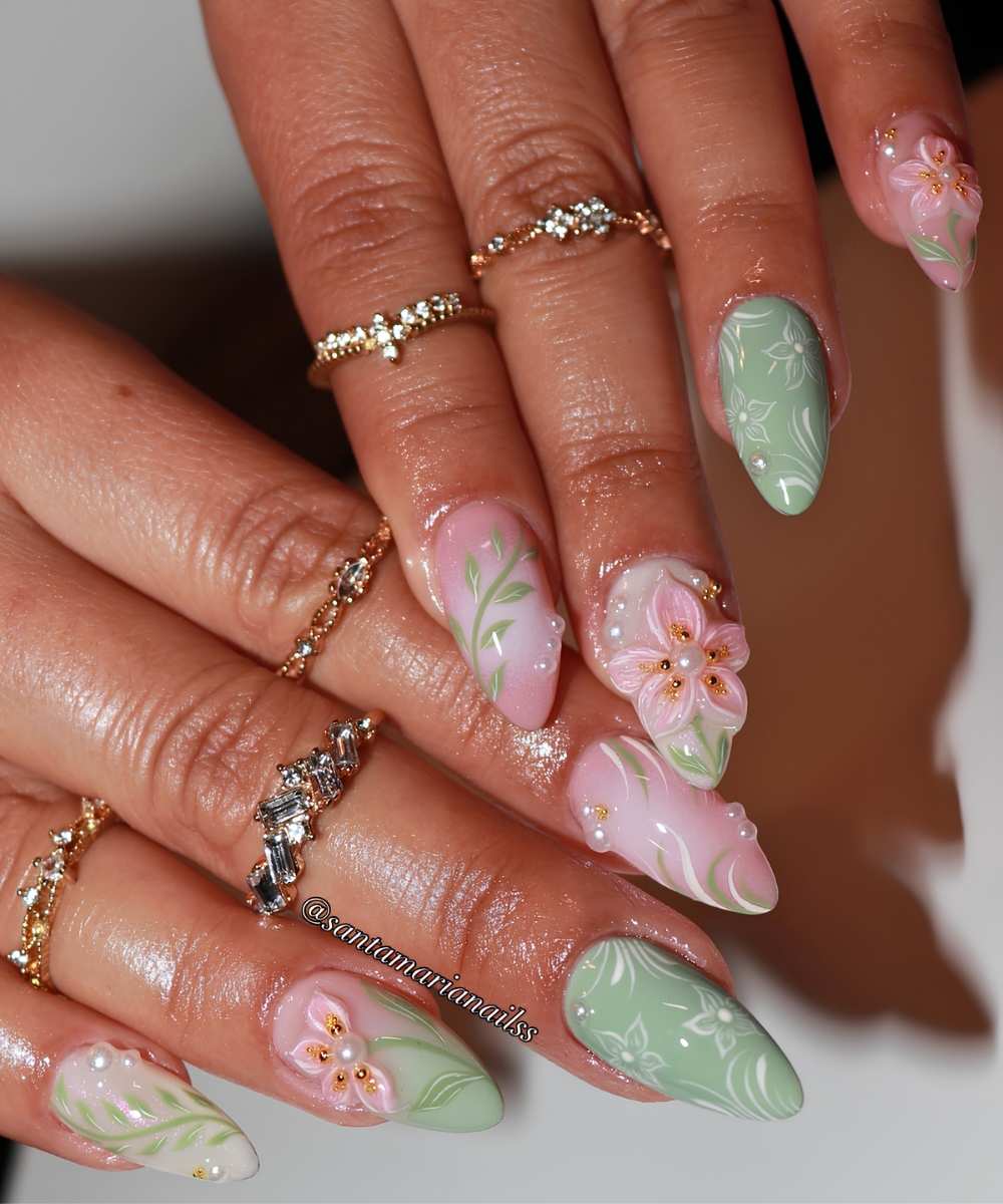 Pink gruene Naegel mit Blumen und Perlen