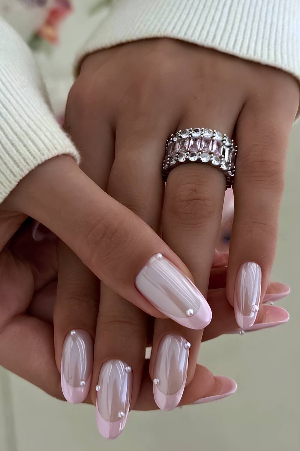 Rosa Chrome French Naegel mit Perlen