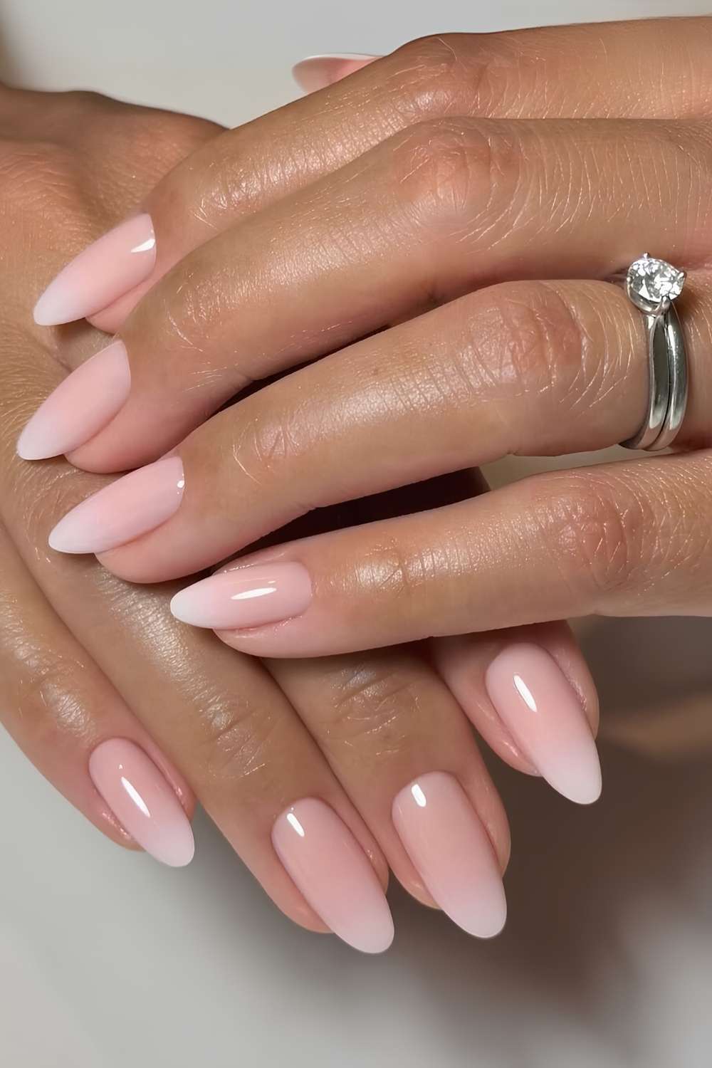 Rosa weisse Ombre French Nails