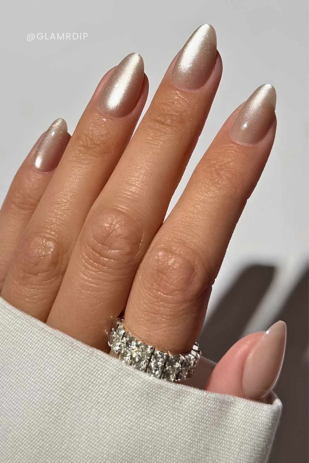 Taupe Cat Eye Naegel