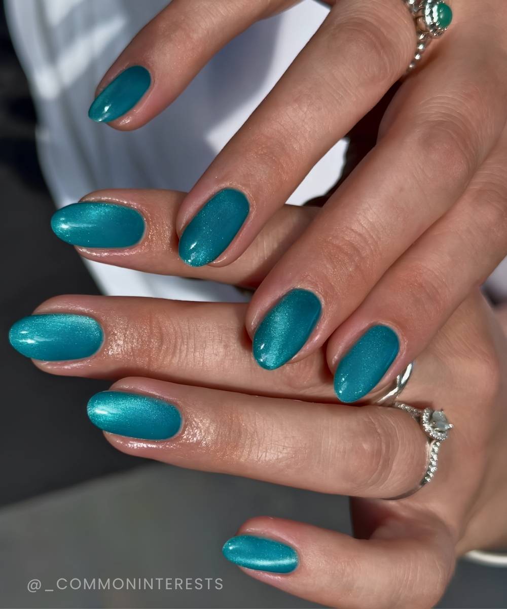 Teal Cat Eye Naegel