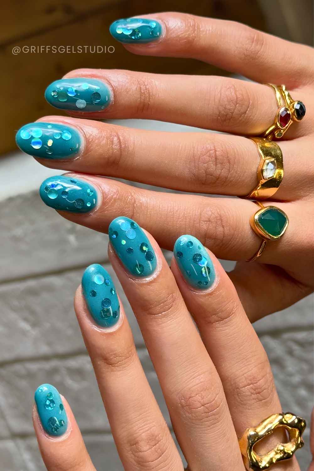 Teal Naegel mit Konfetti