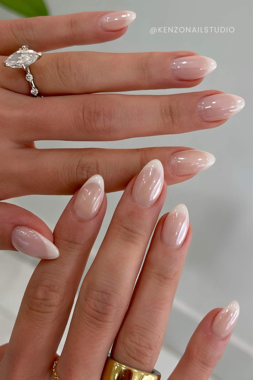 Wolkige weisse French Nails mit Glaze