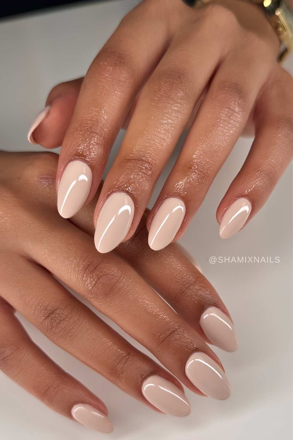 Almond beige Manikuere