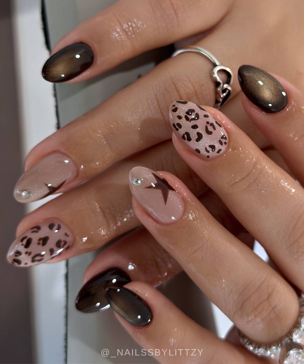 Braun beige cat eye naegel mit sternen und leopardenmuster