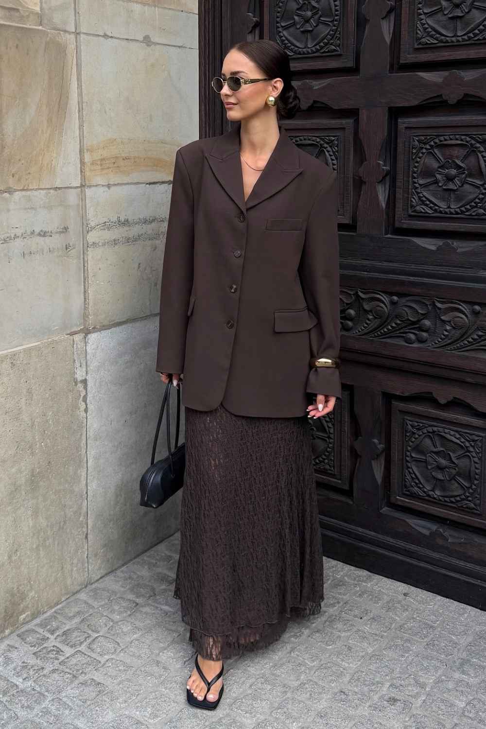 Brauner Spitzenrock mit Oversize Blazer
